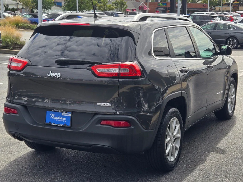 Used 2014 Gray Jeep Latitude image 10