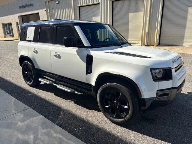Used 2022  Land Rover X-Dynamic HSE image 3