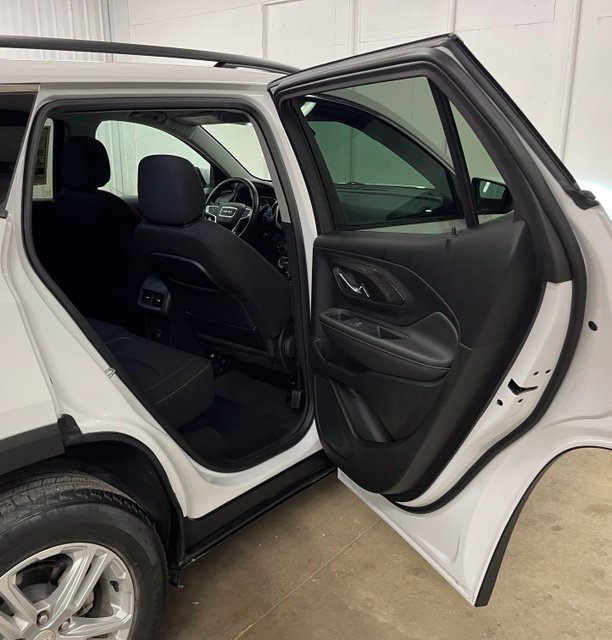 Used 2023 White GMC SLE image 19