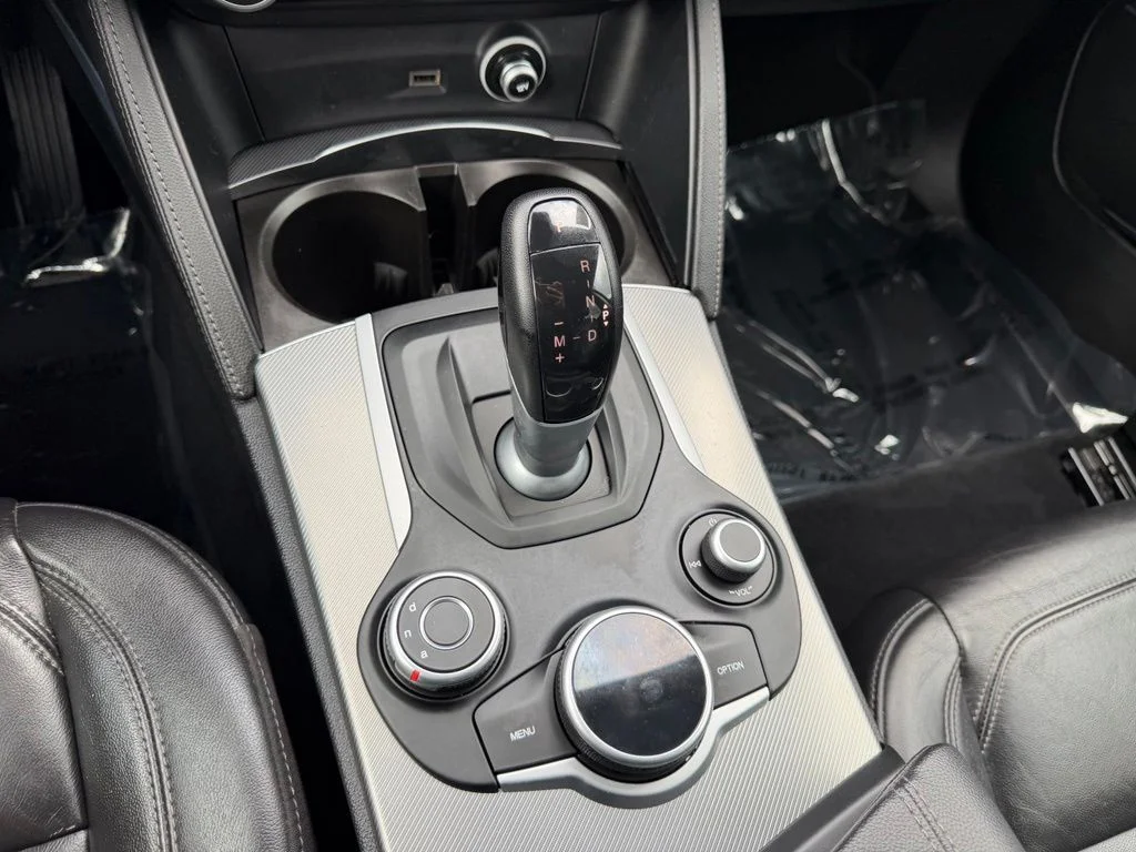 Used 2018 Black Metallic Alfa Romeo Base image 25