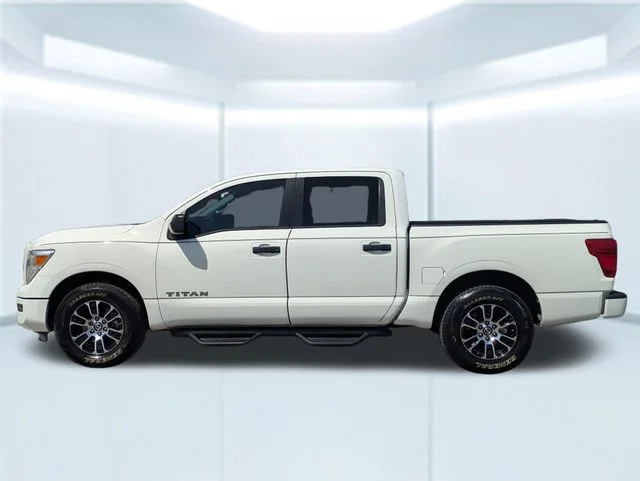Used 2022 White Nissan SV image 2