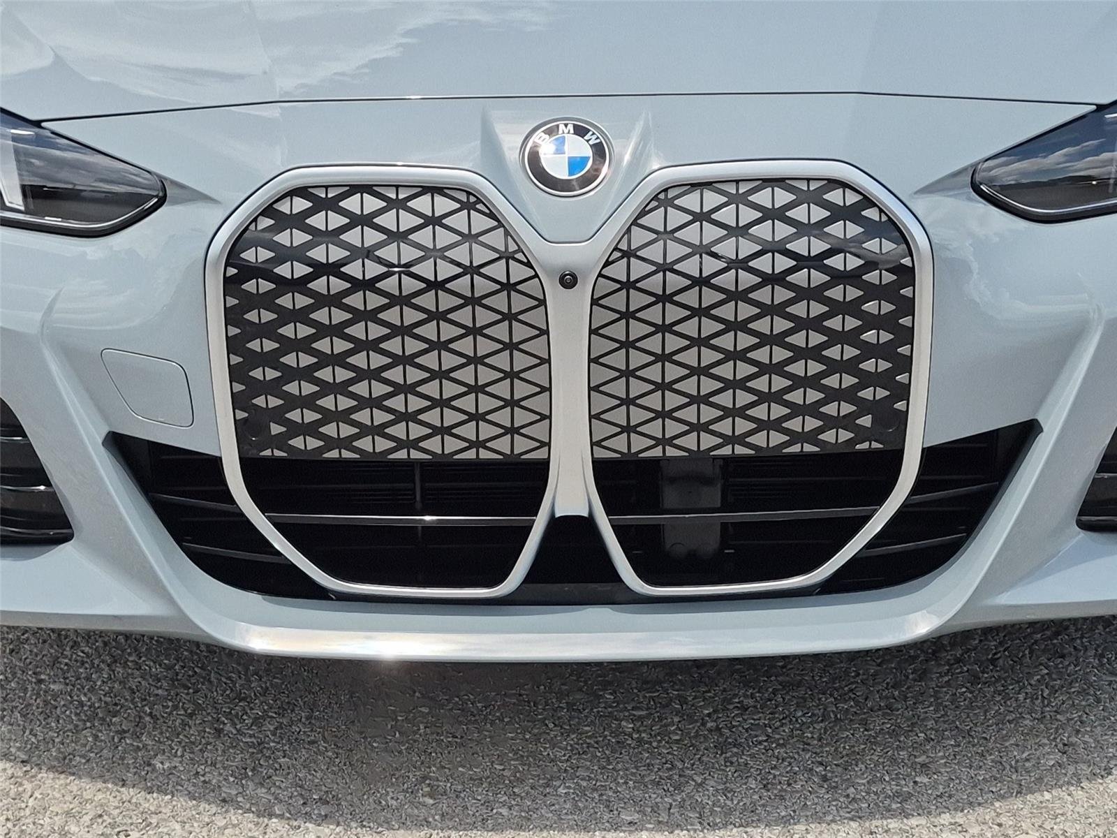 New 2026 Brooklyn Grey Metallic BMW xDrive40 image 14