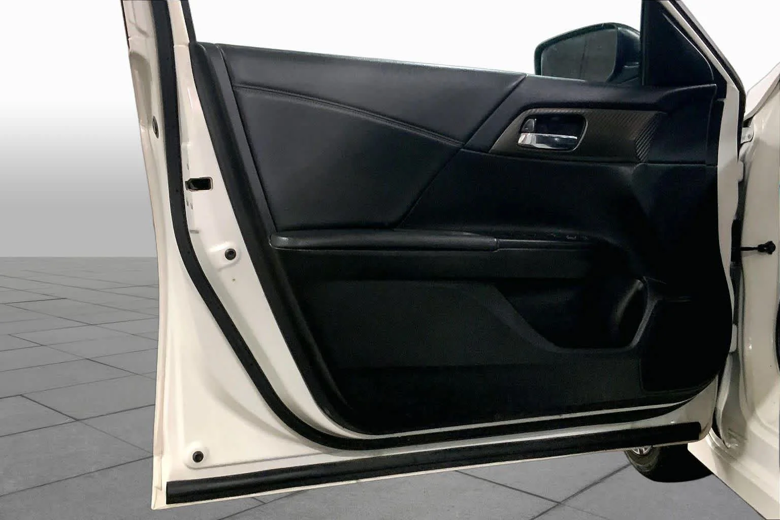 Used 2017 White Orchid Pearl Honda Sport image 22