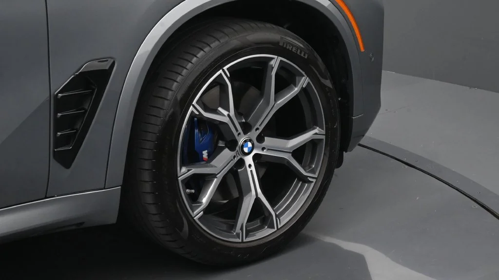 Used 2026 Skyscraper Grey Metallic BMW sDrive40i image 6