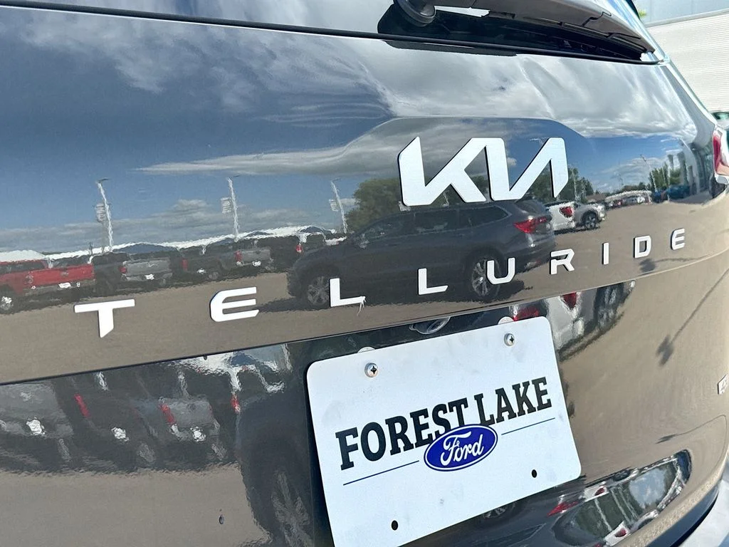 Used 2025 Dark Moss Kia S image 22