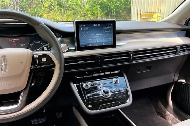 Used 2022 Red Lincoln Standard image 9