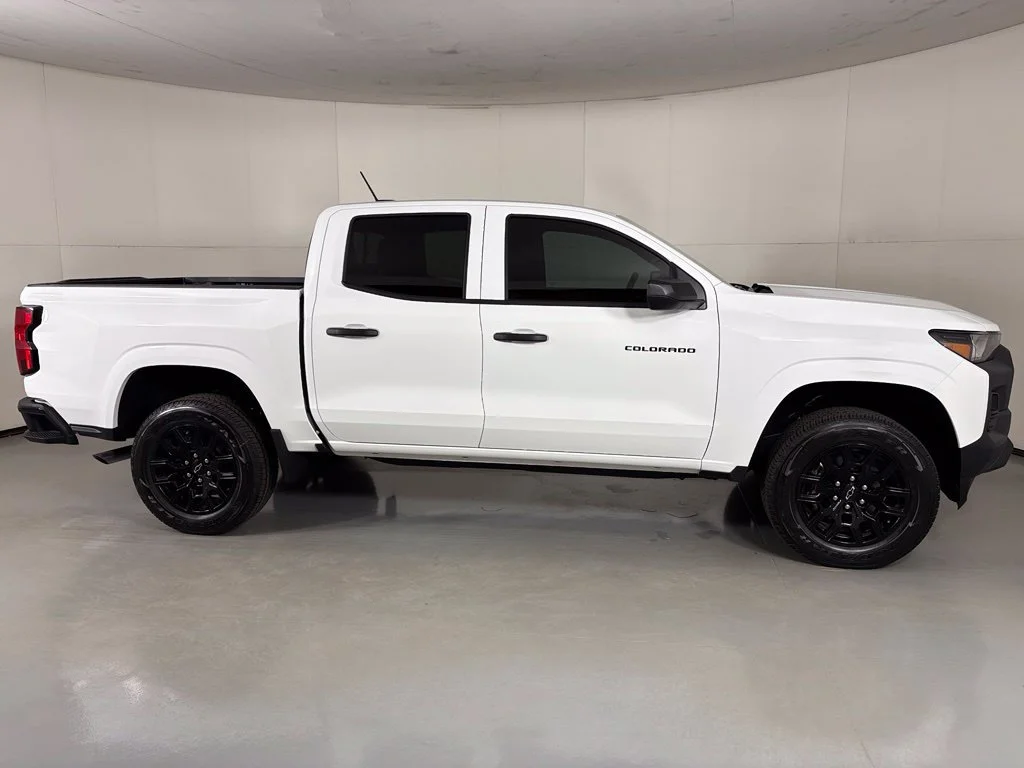 New 2026 Summit White Chevrolet WT image 11