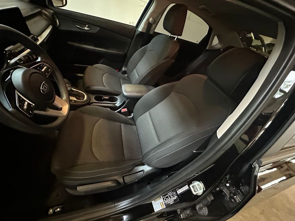 Used 2021 Black Kia LXS image 11