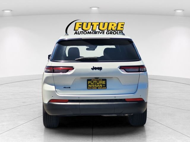 Used 2023 White Jeep Altitude image 8