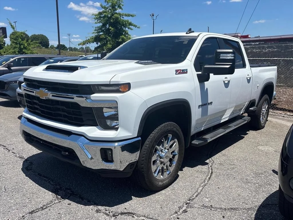 Used 2024 Summit White Chevrolet LT image 2