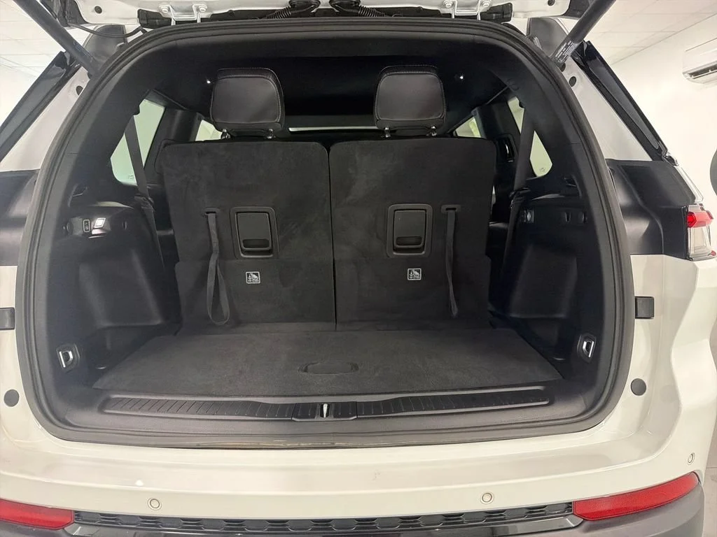 Used 2024 Bright White Clea Jeep Altitude X image 8