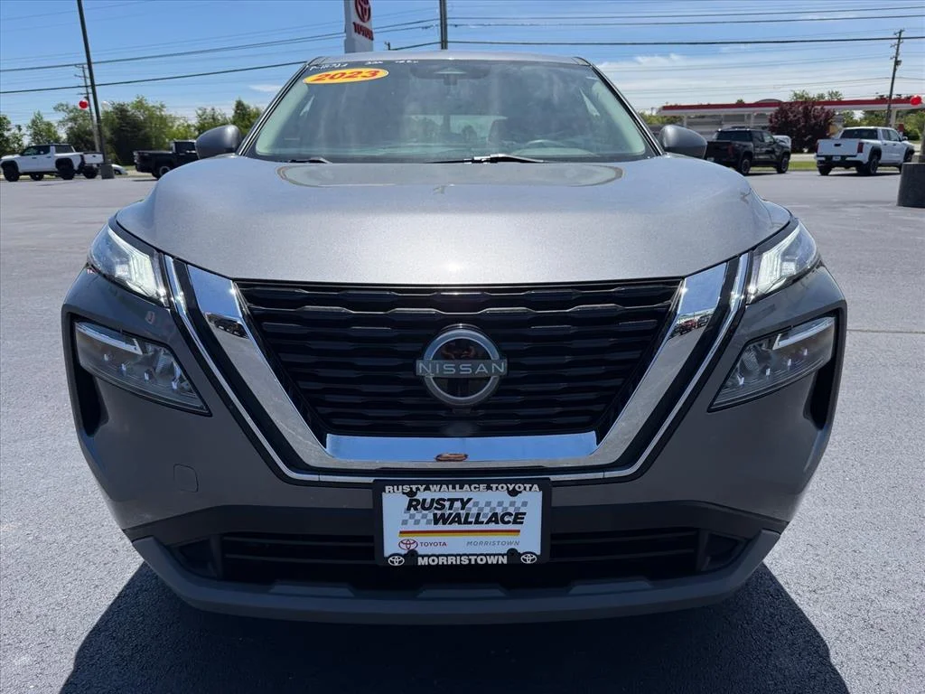 Used 2023 Gun Metallic Kad Nissan SV image 3
