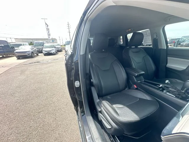 Used 2022 Black Jeep Limited image 25