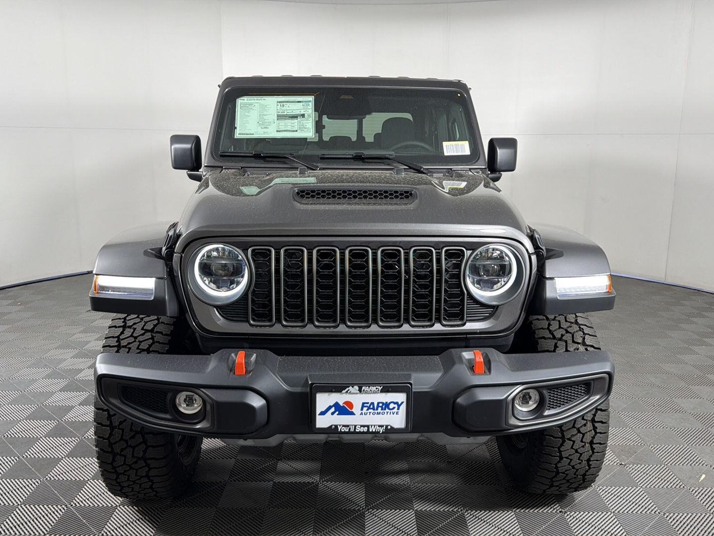 New 2026 Granite Crystal Metallic Clear-Coat Exterior Paint Jeep Mojave image 2