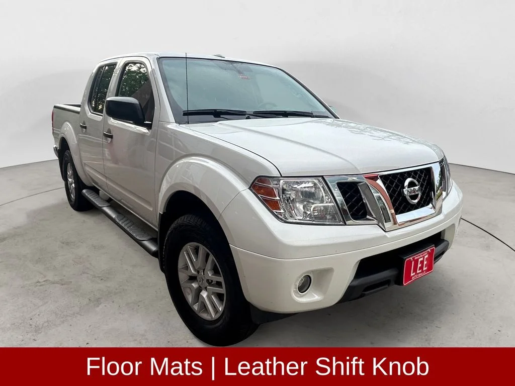 Used 2017 Glacier White Nissan  image 8