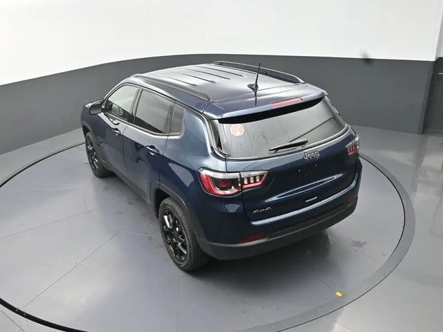 New 2026 Fathom Blue Pearl-Coat Exterior Paint Jeep Latitude image 15