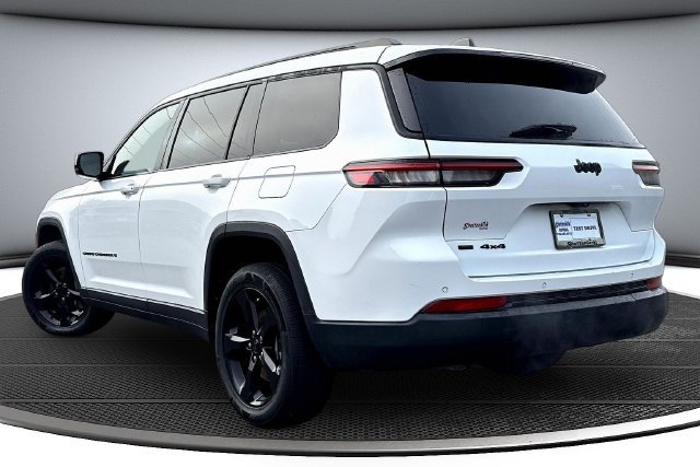 Used 2022 White Jeep Altitude image 7