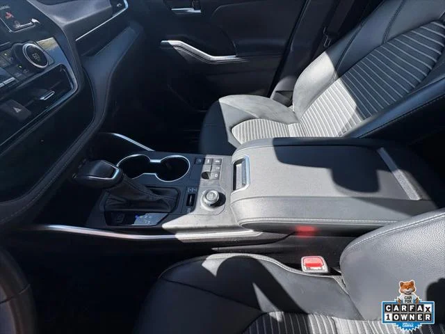 Certified Used 2025 MAGNETIC GRAY MET. Toyota  image 22