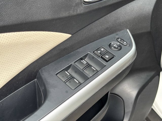 Used 2016  Honda Touring image 16