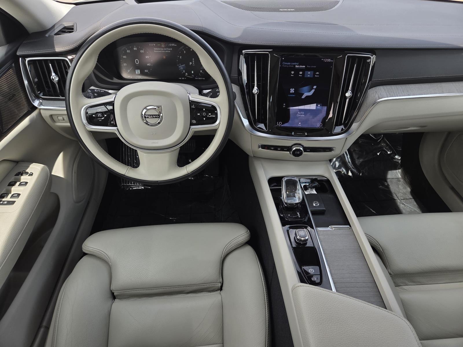 Used 2022 Crystal White Metallic Volvo Inscription image 12