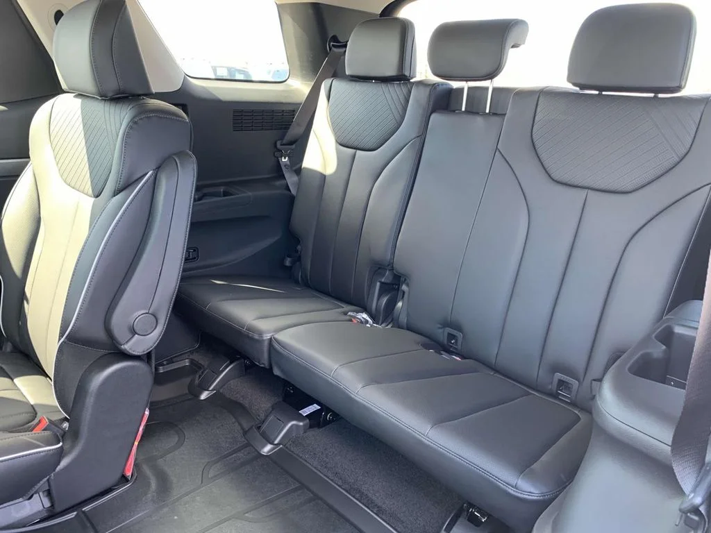 Certified Used 2025 Hyper White Hyundai XRT image 16
