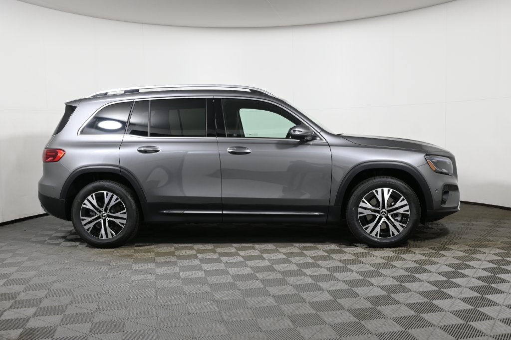 Used 2026 Mountain Grey Metallic Mercedes-Benz GLB 250 image 8