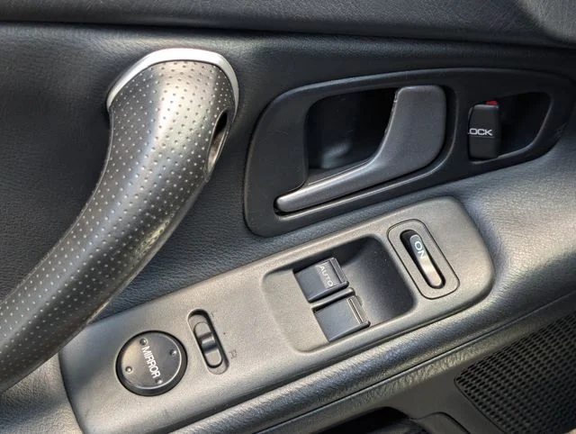 Used 2005 Sebring Silver Metallic Honda Base image 21