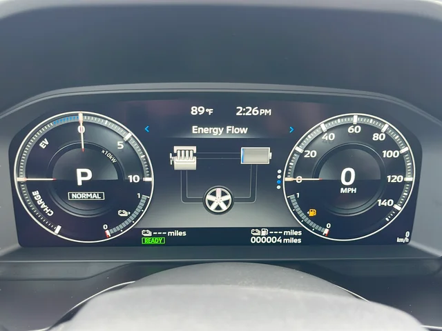 Used 2025 White Mitsubishi SEL Black Edition image 11