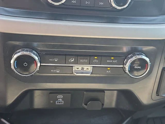 Used 2022 White Ford XLT image 24