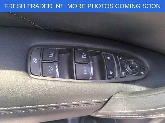 Used 2023 White INFINITI LUXE image 14