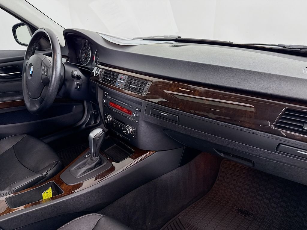 Used 2011 Red BMW 328i xDrive image 27