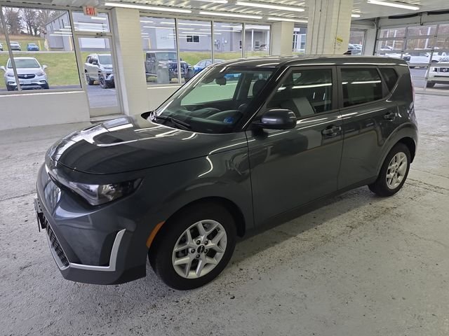 Used 2025  Kia LX image 2