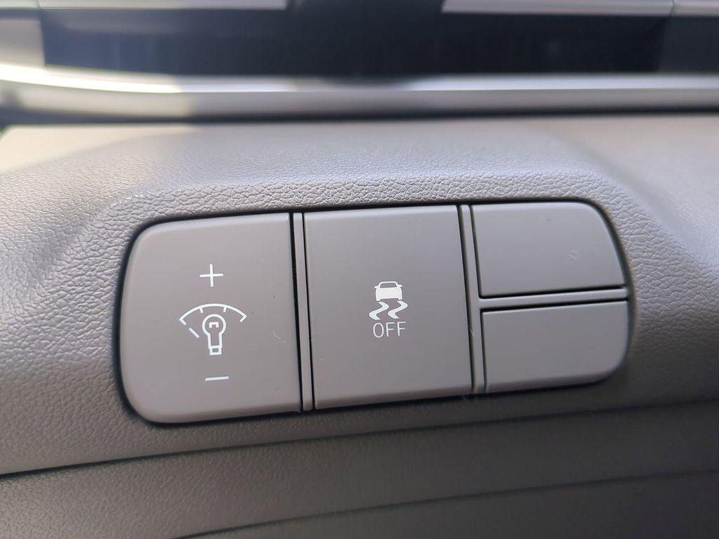 New 2026 White Hyundai SEL Sport Premium image 26