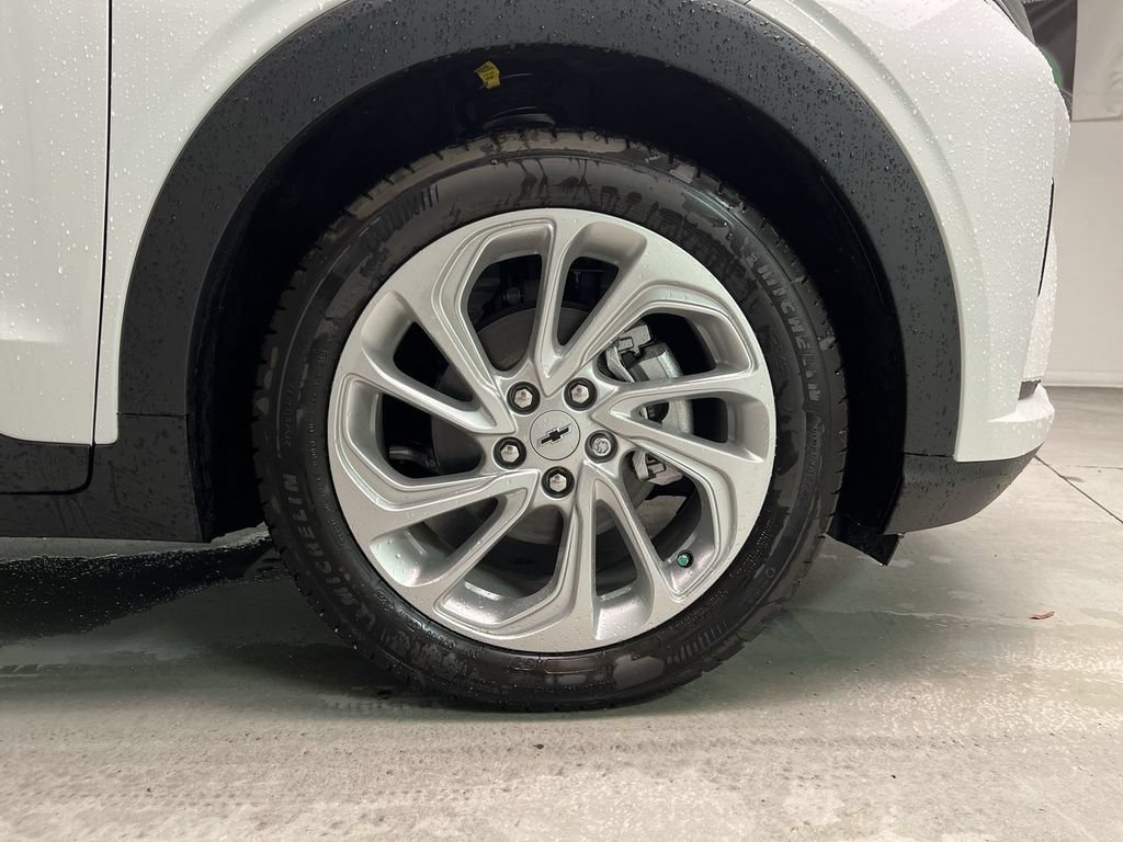 2027 Chevrolet Bolt LT - Photo 10
