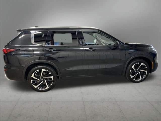 Used 2024 Black Diamond Mitsubishi SEL image 6