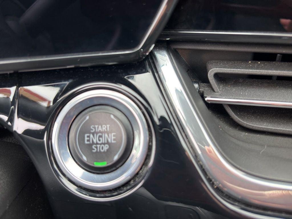 Used 2024 Summit White Chevrolet 2RS image 26