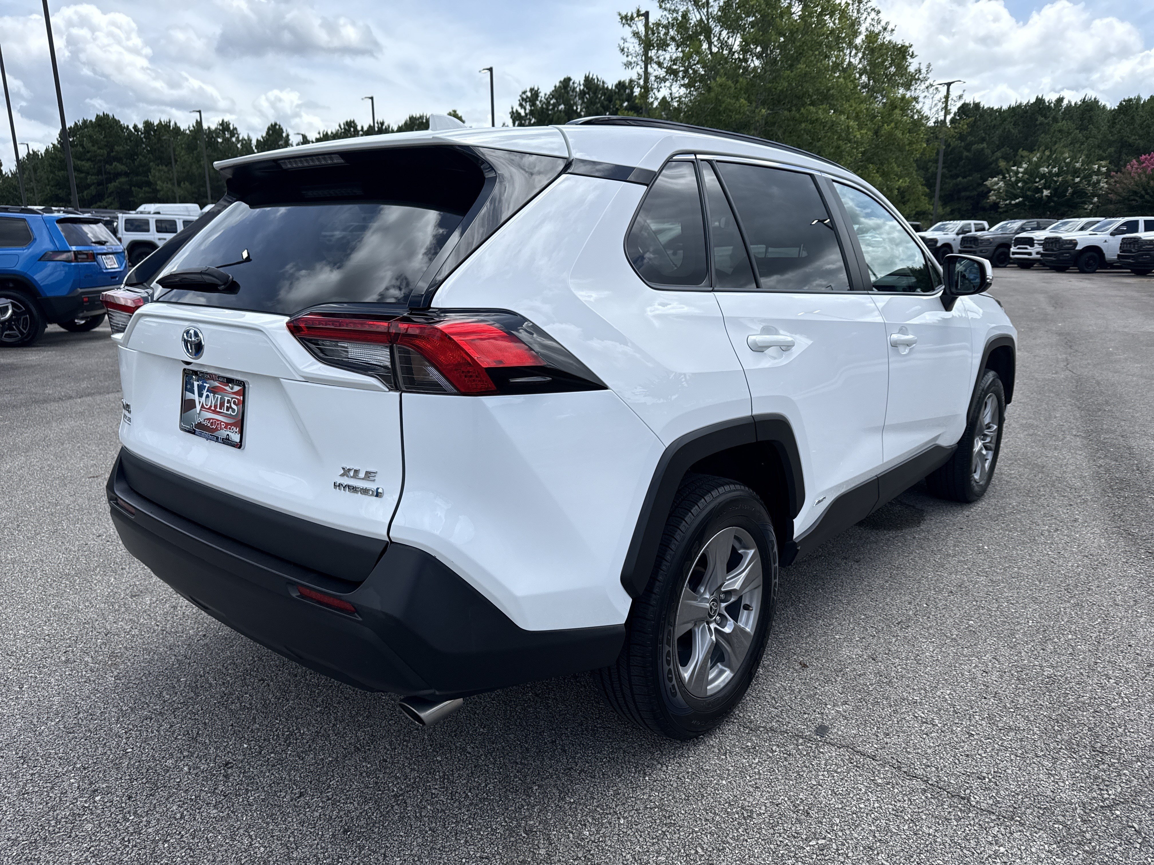 Used 2024 White Toyota Hybrid XLE image 7