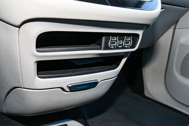 Used 2023 Silver Chrysler Touring L image 29