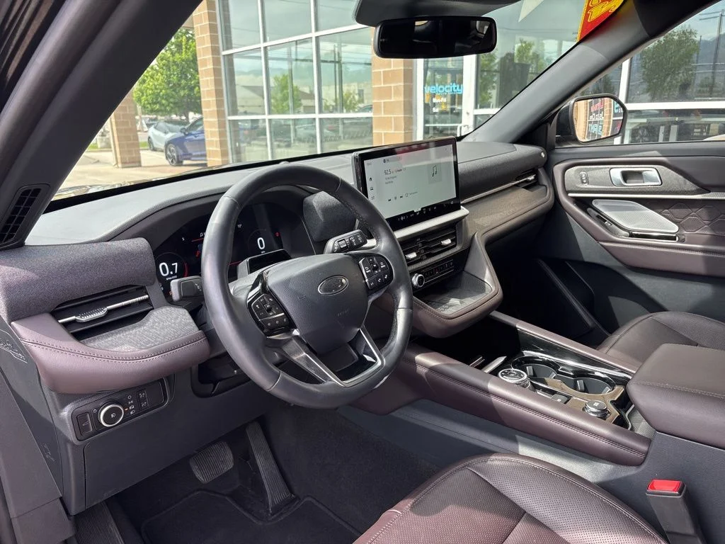 Used 2025 Black Ford Platinum image 10