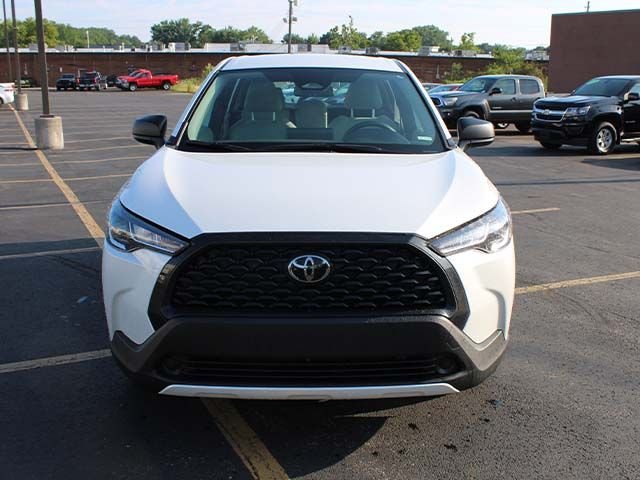Used 2024 Pearl Toyota L image 3