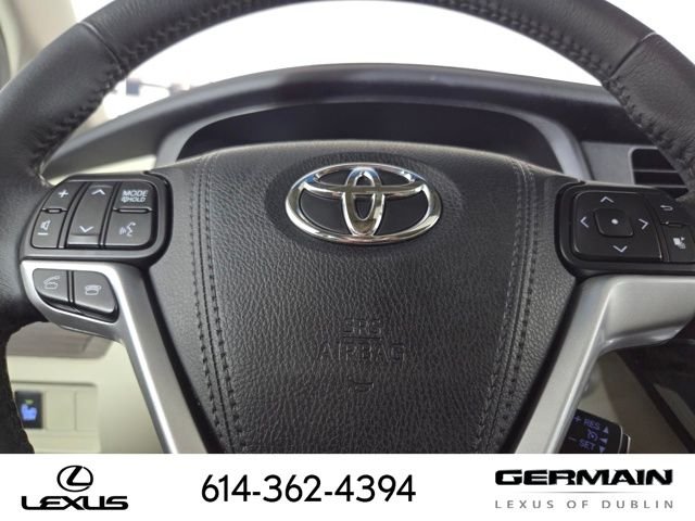 Used 2017 White Toyota XLE image 22