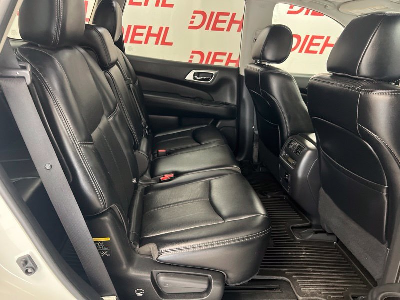 Used 2017 White Nissan Platinum image 11