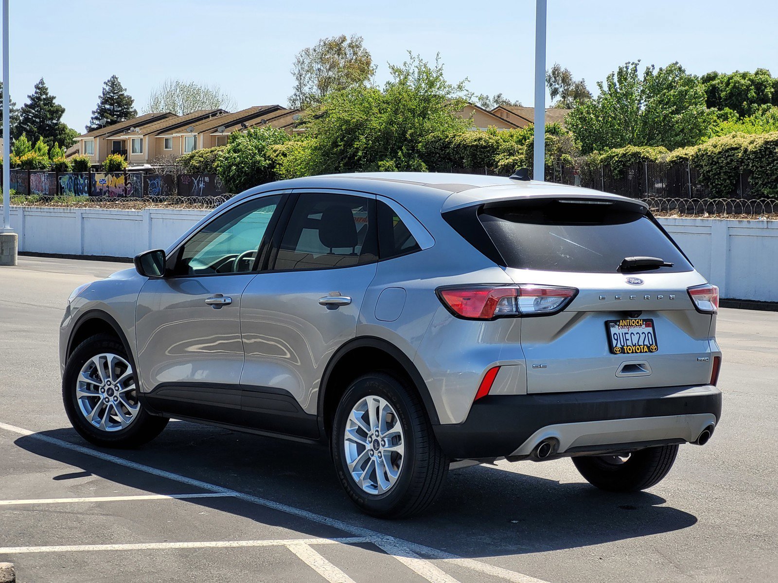 Used 2022 Silver Ford SE image 6