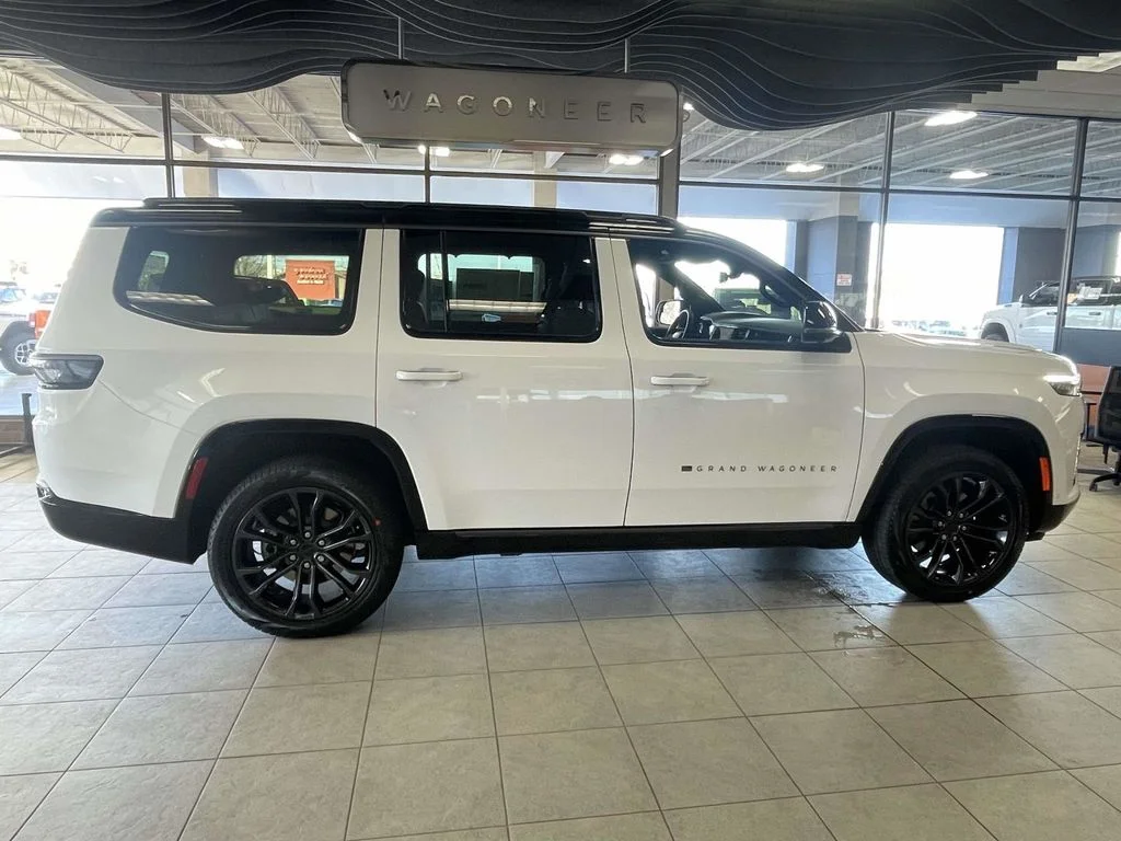 New 2026 Bright White Clear-Coat Exterior Paint Jeep Summit Obsidian image 8
