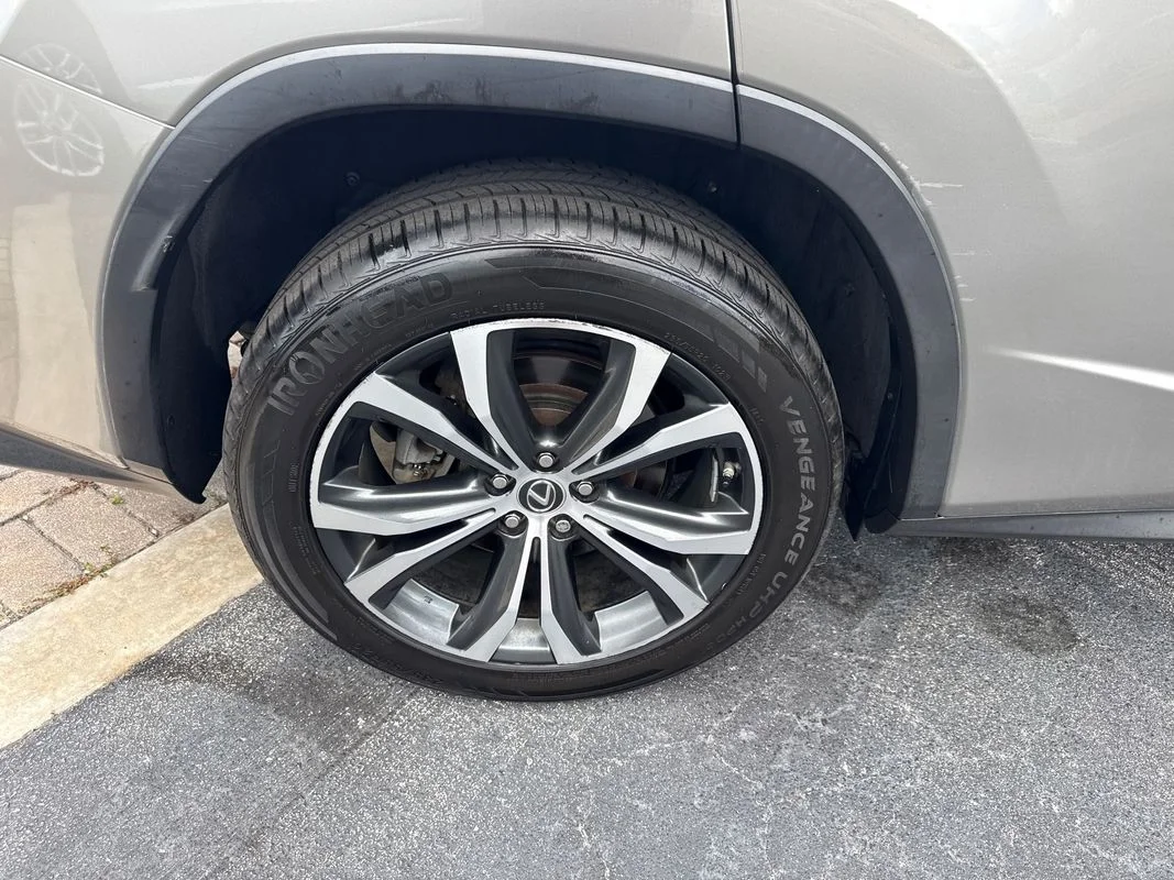 Used 2018  Lexus FWD image 12