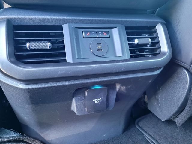 Used 2025  Ford Tremor image 13