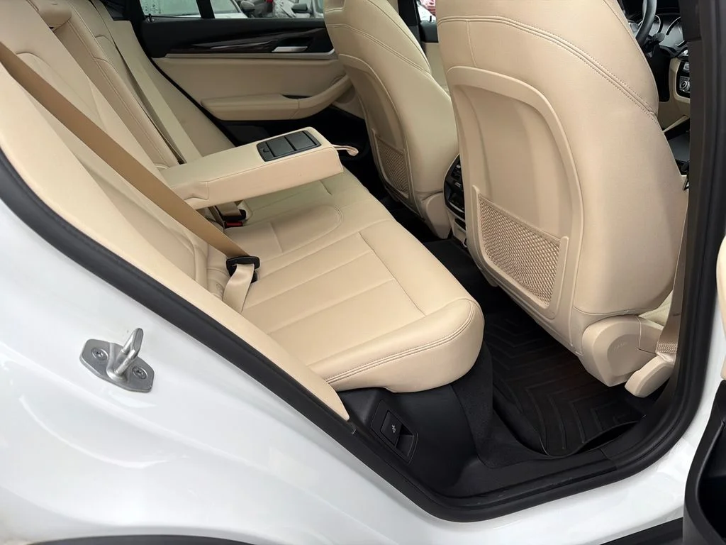 Used 2021 White BMW sDrive30i image 15