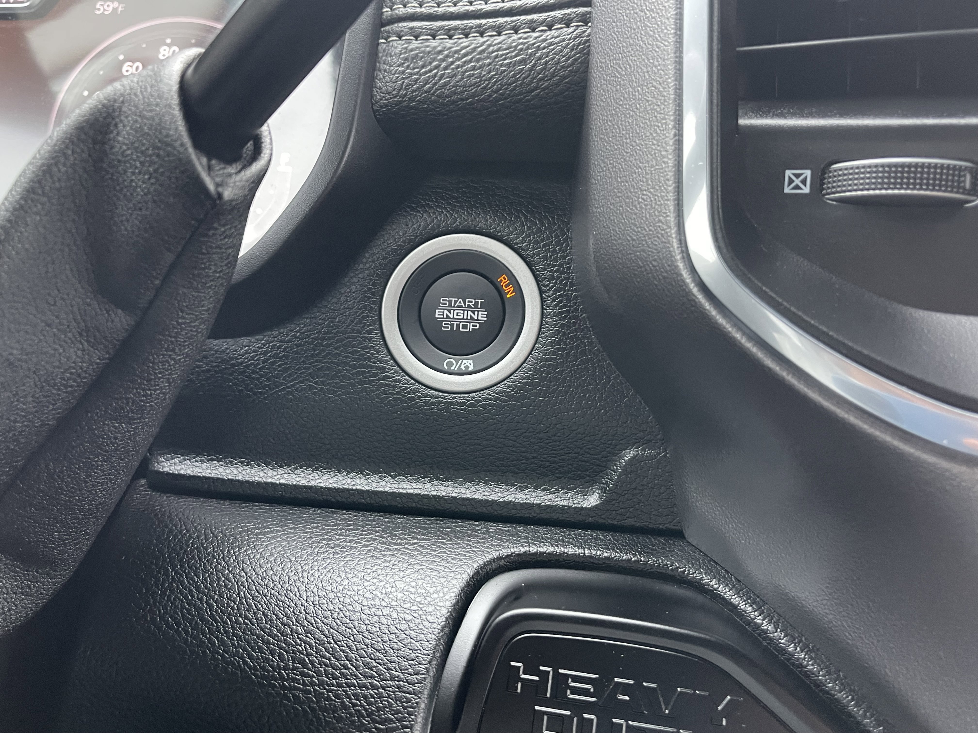 New 2026 Diamond Black Crystal Pearl-Coat Exterior Paint RAM Laramie image 31