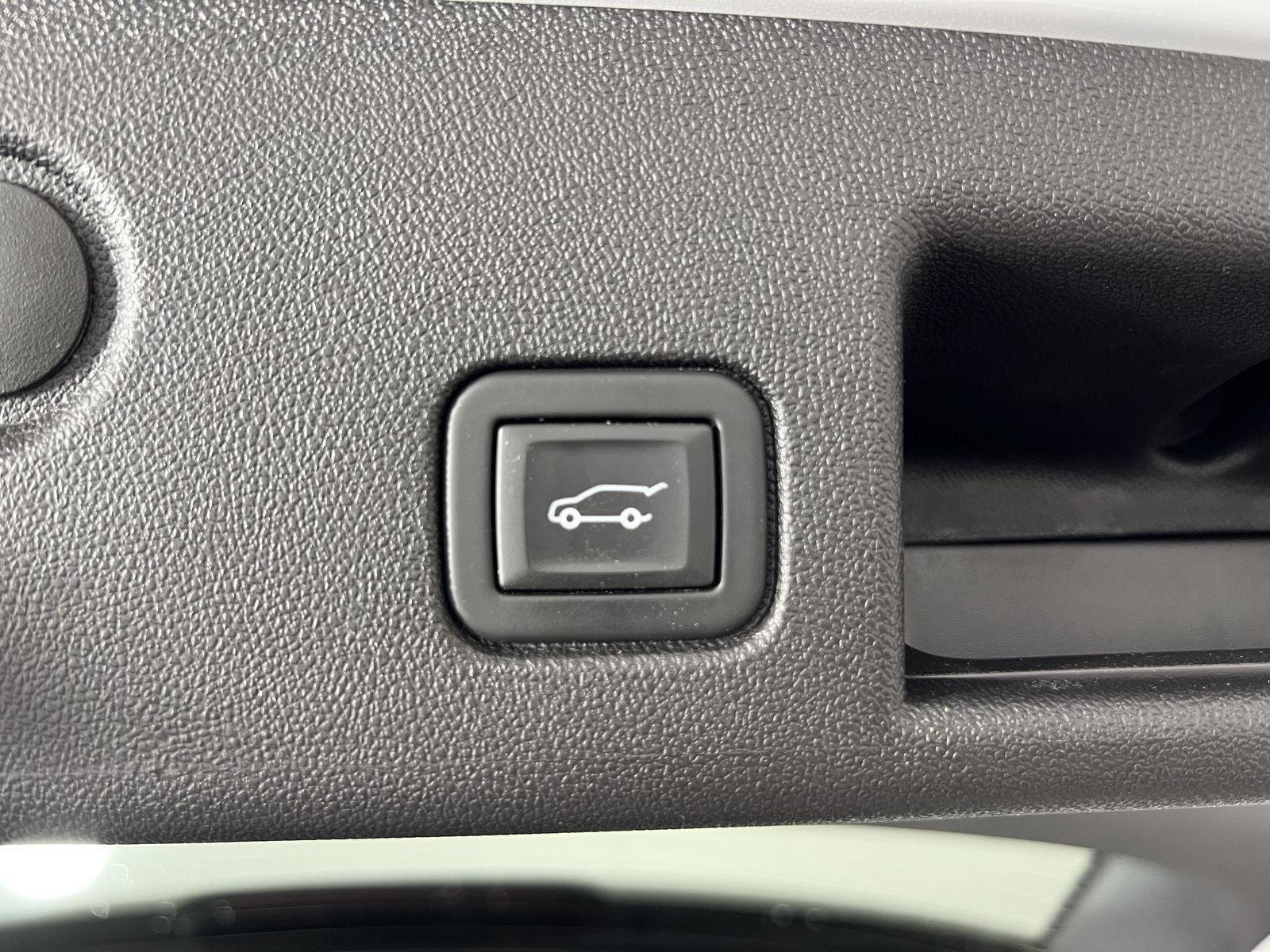Used 2024 Summit White Chevrolet LT image 21