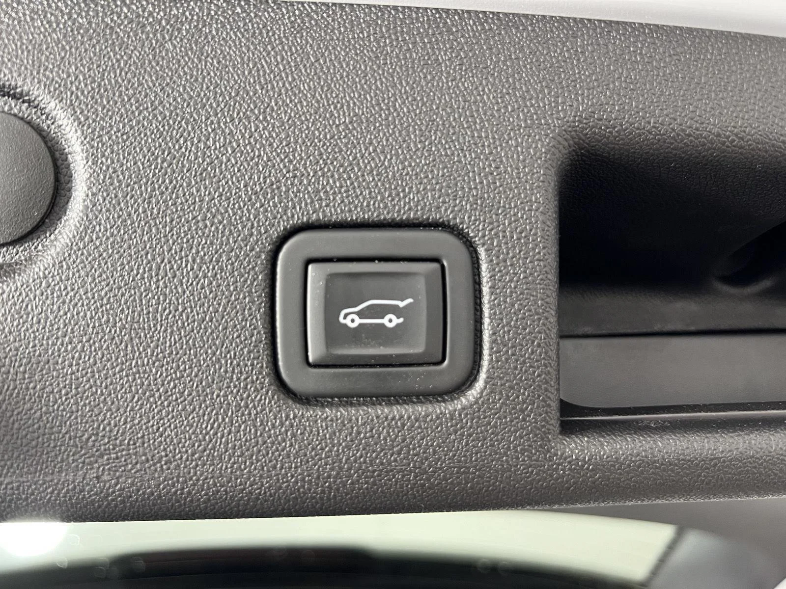 Used 2024 Summit White Chevrolet LT image 21